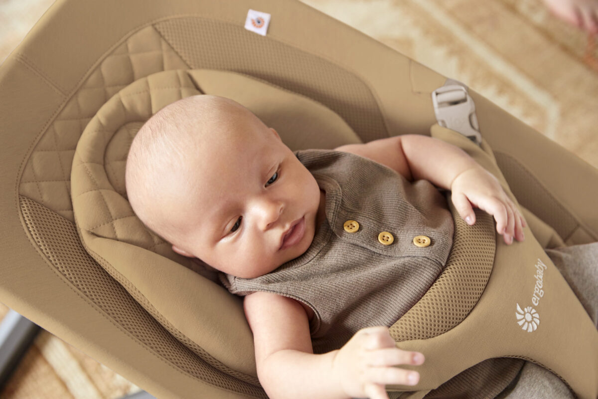 Ergobaby Evolve ležaljka 3u1 – Camel - Image 4