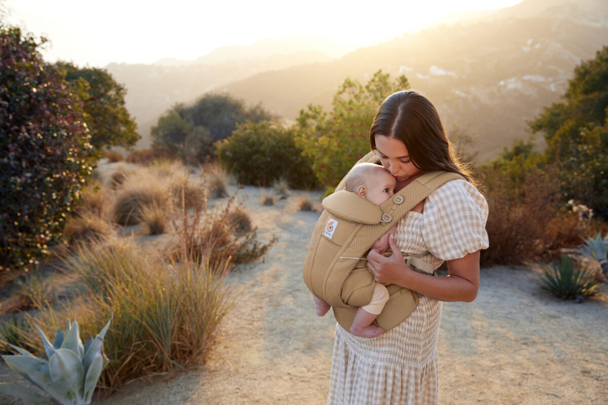 Ergobaby Omni Breeze nosiljka, Camel Brown - Image 5